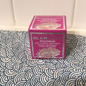 Glam Glow Poutmud
